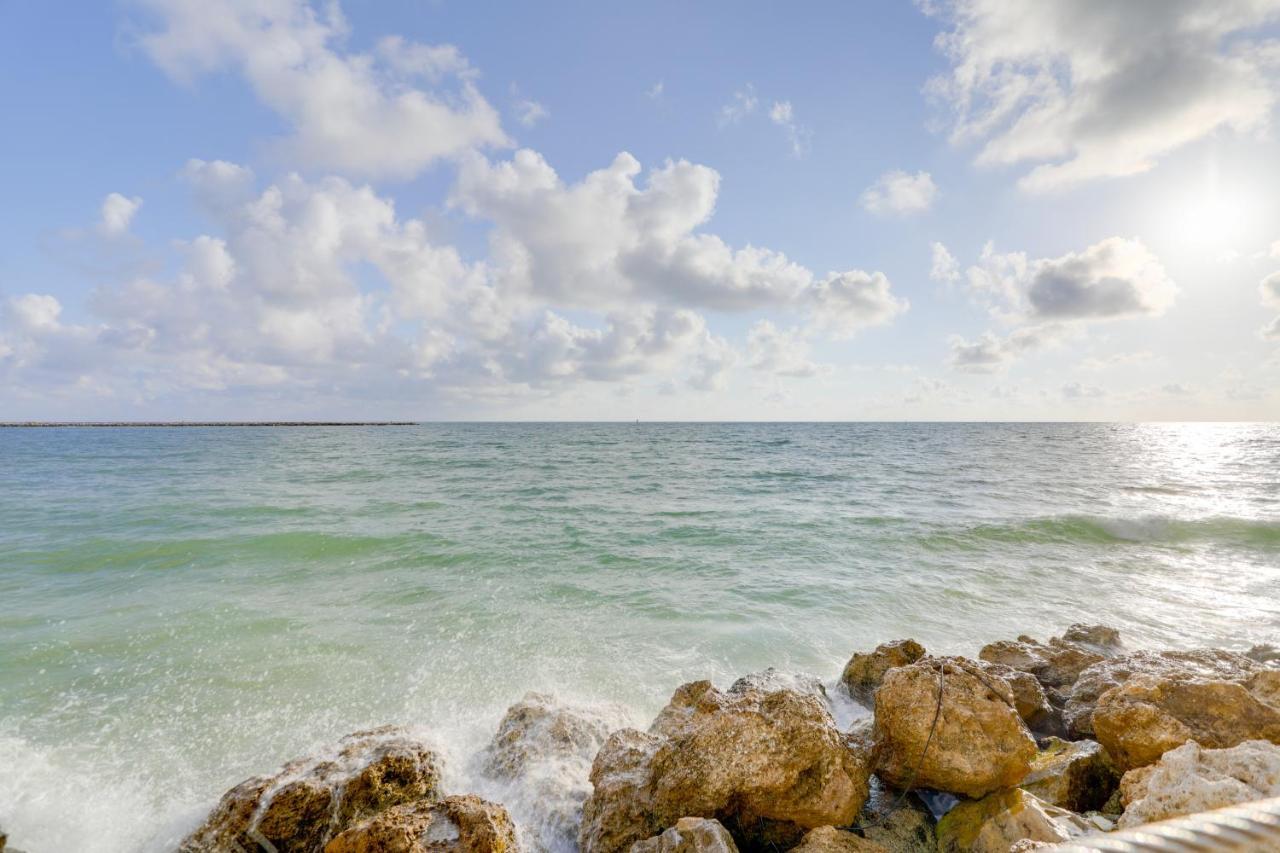 Oceanfront Condo With Balcony And Stunning Views! クリアウォーター・ビーチ エクステリア 写真