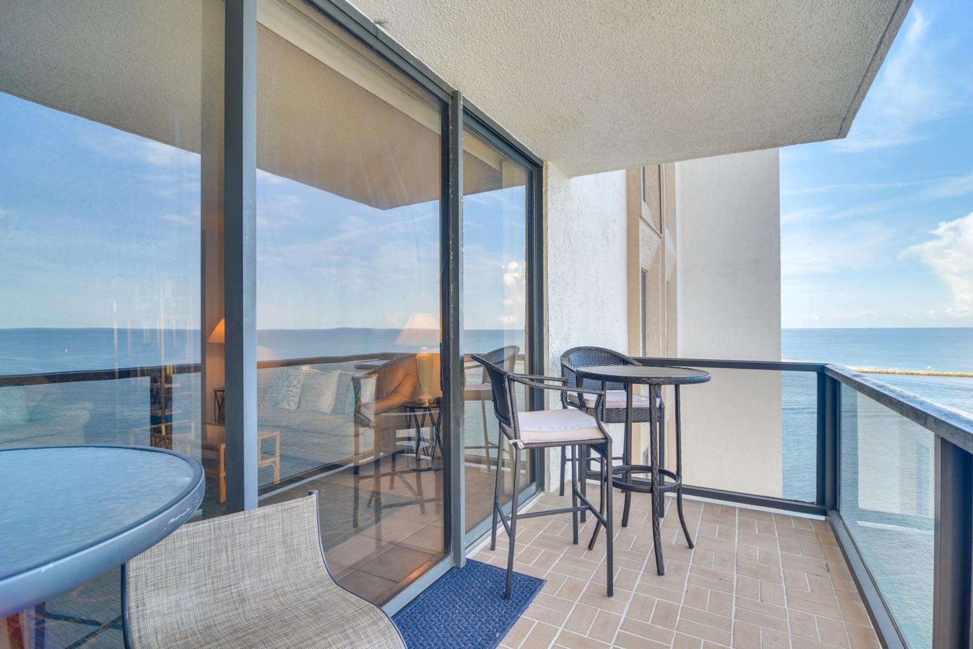 Oceanfront Condo With Balcony And Stunning Views! クリアウォーター・ビーチ エクステリア 写真