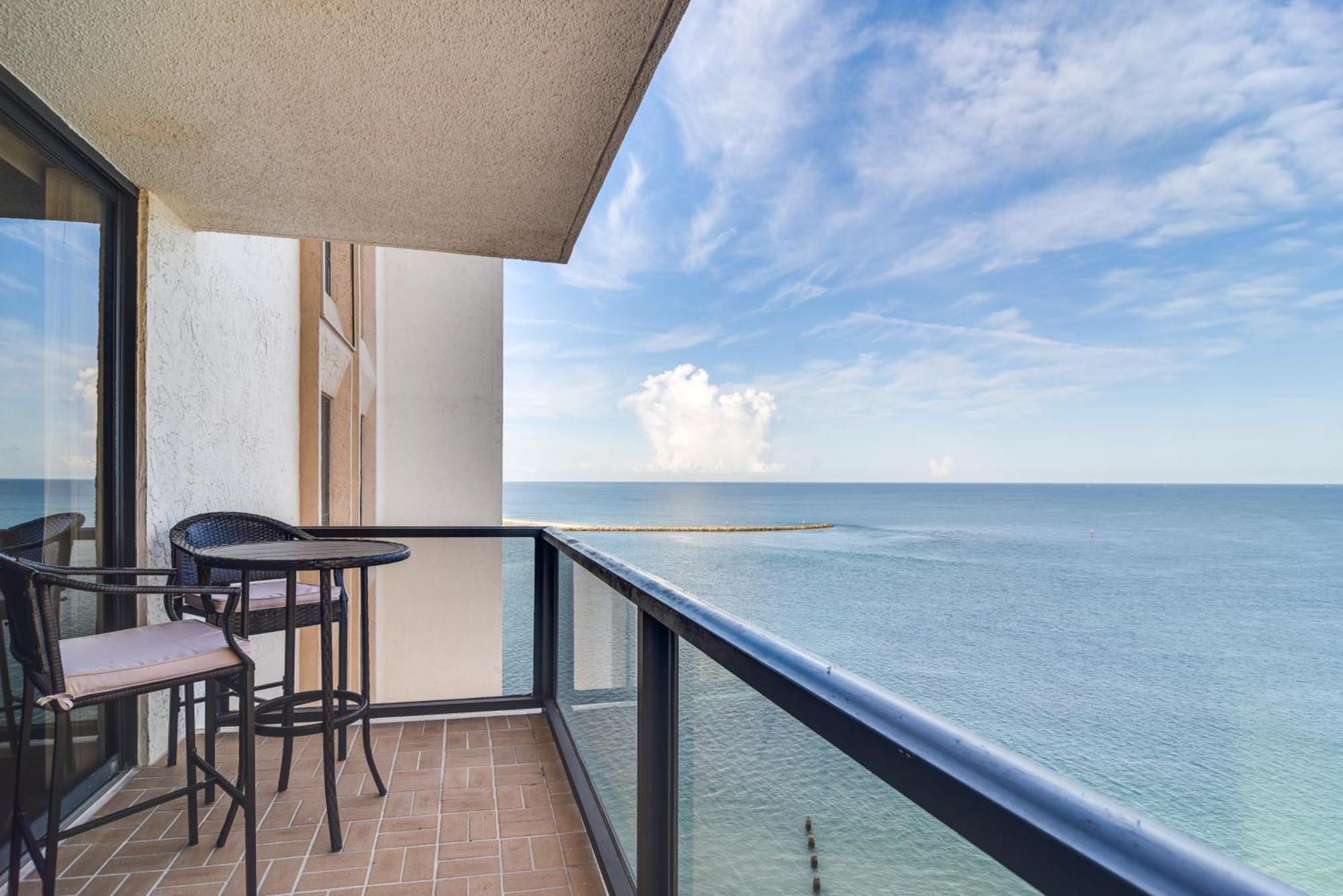 Oceanfront Condo With Balcony And Stunning Views! クリアウォーター・ビーチ エクステリア 写真